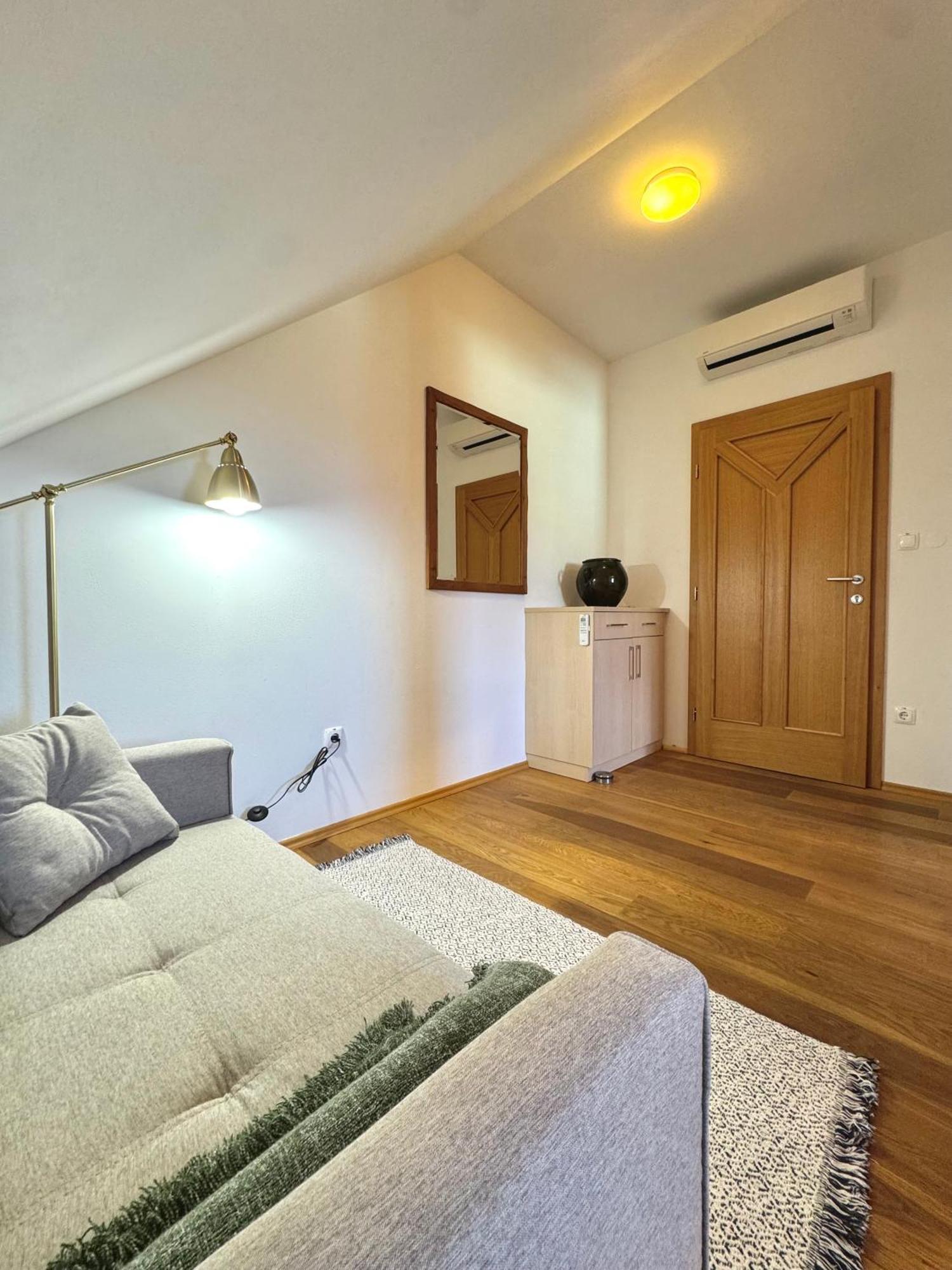 Guest House Domacija Krnc Hrib pri Hinjah Exterior photo