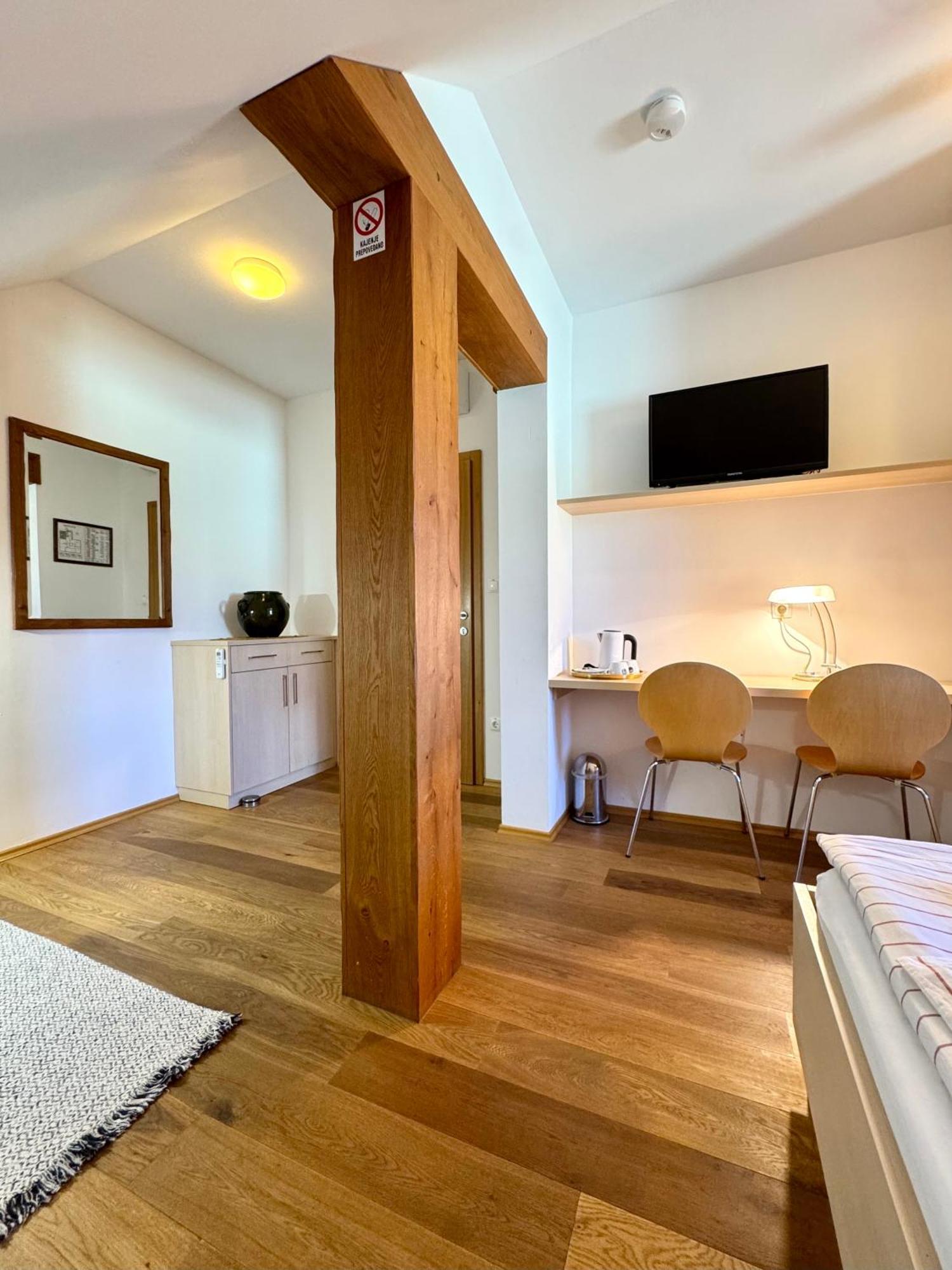 Guest House Domacija Krnc Hrib pri Hinjah Exterior photo