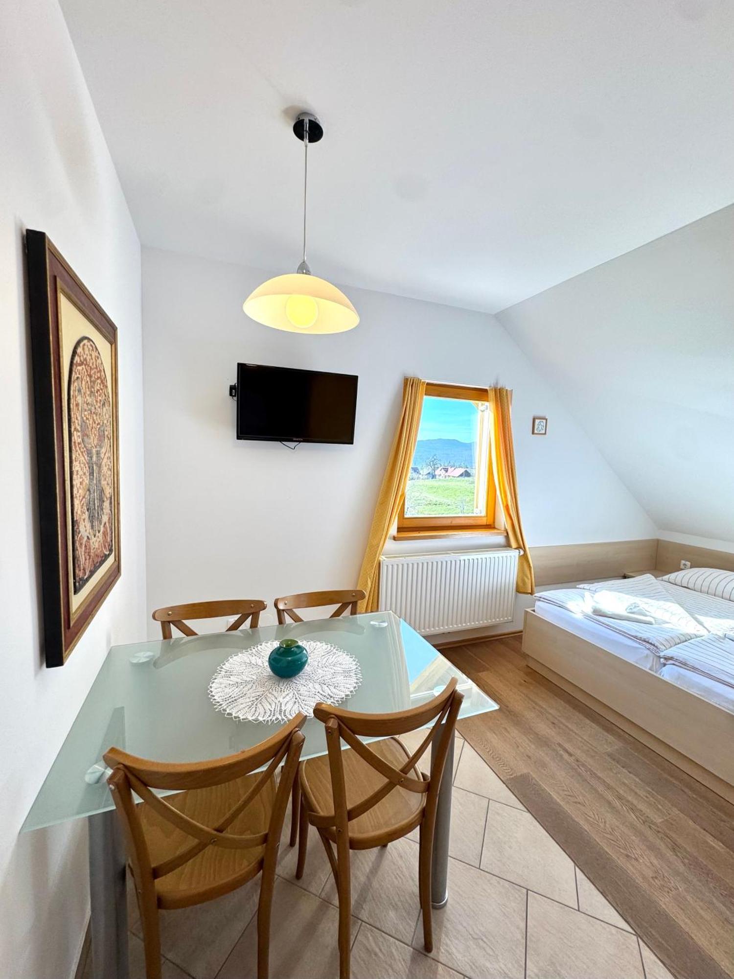 Guest House Domacija Krnc Hrib pri Hinjah Exterior photo