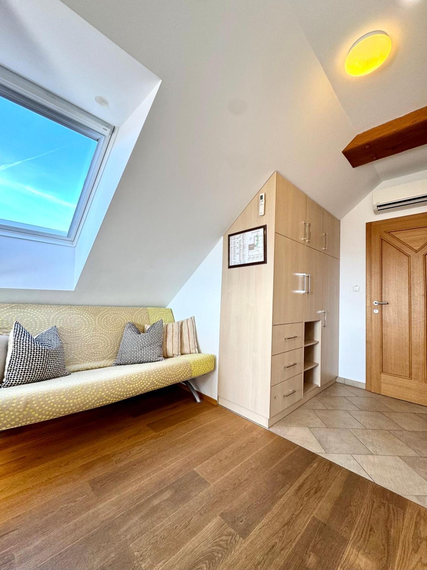 Guest House Domacija Krnc Hrib pri Hinjah Exterior photo